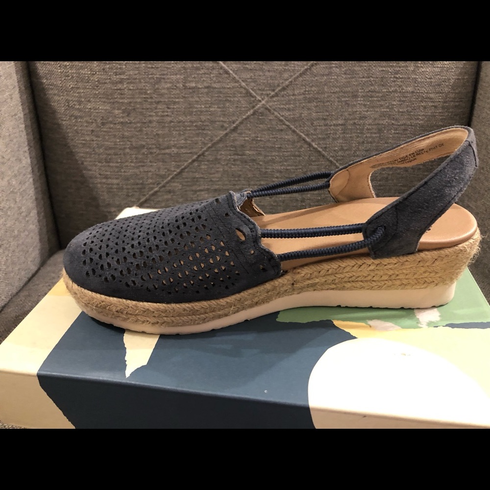 Earth Espadrilles Buran Azalea indigo 7.5. Leather